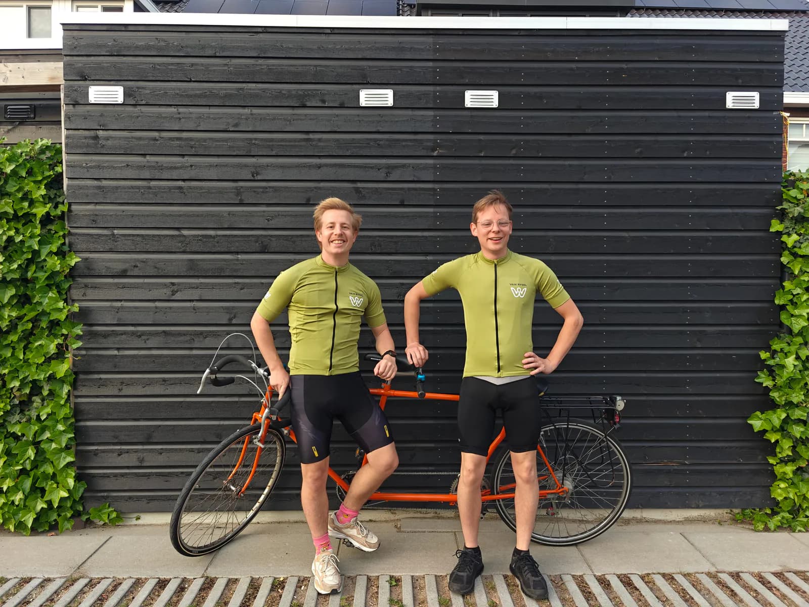Twee broers op één tandem voor de Westland Ride