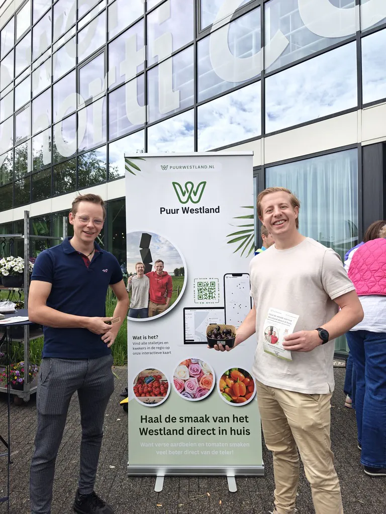Daan en Koen bij de Puur Westland banner