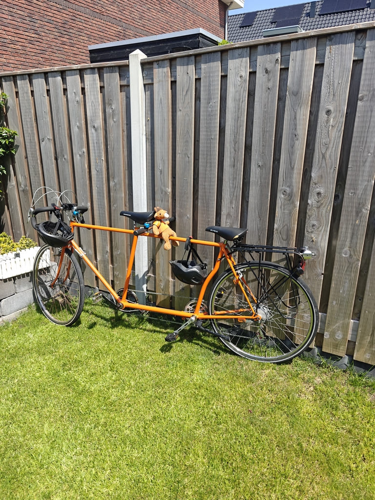 De fiets klaar voor vertrek