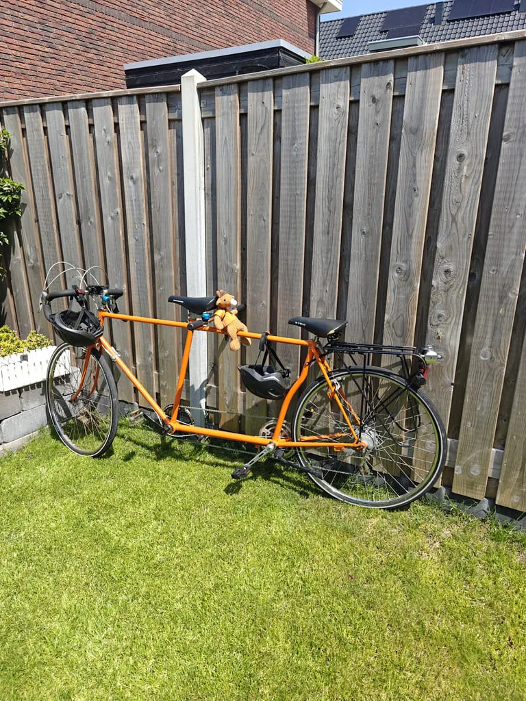 De fiets klaar voor vertrek